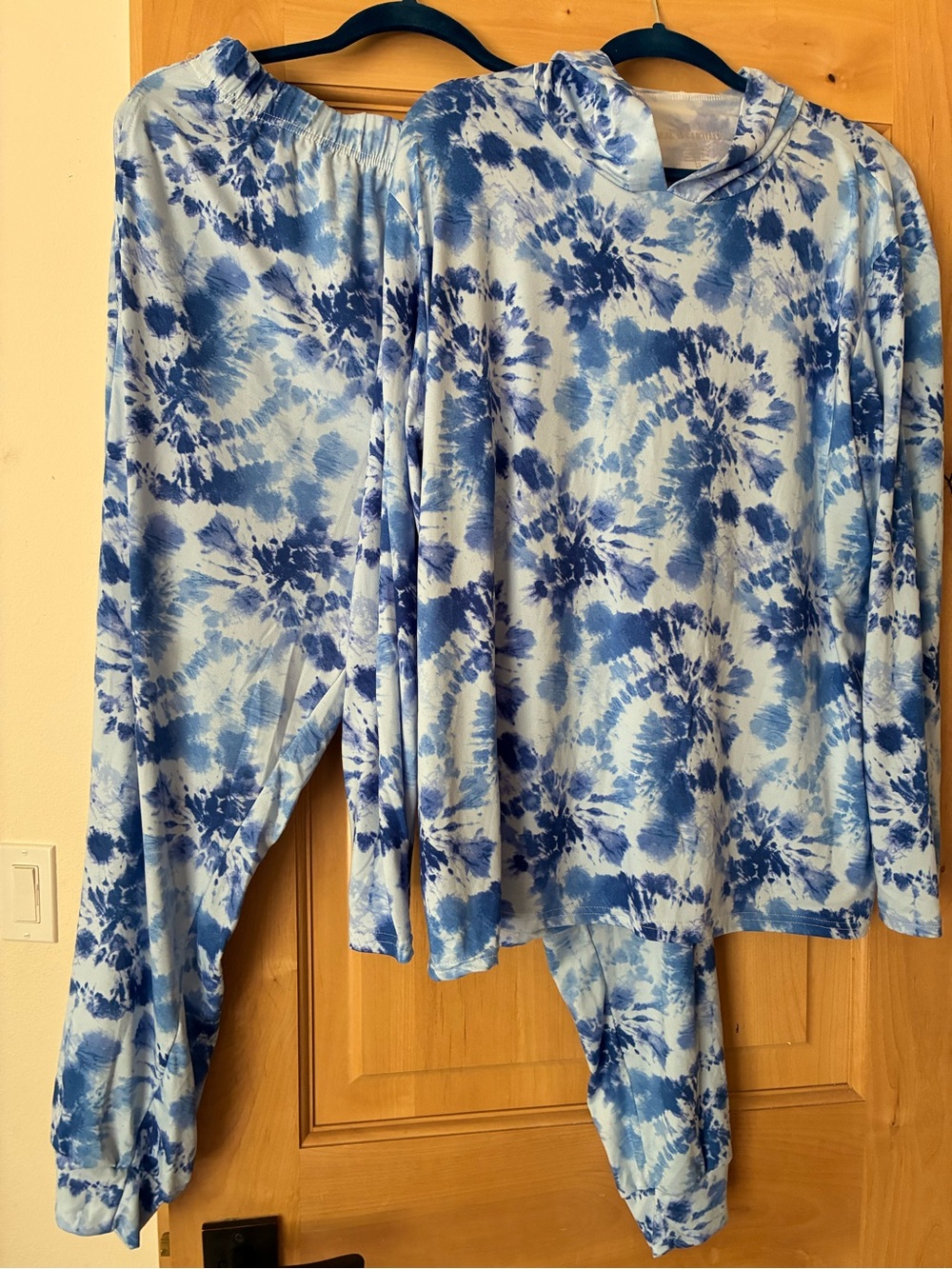 Blue Tie-Dye Lounge Jogger Set - Women